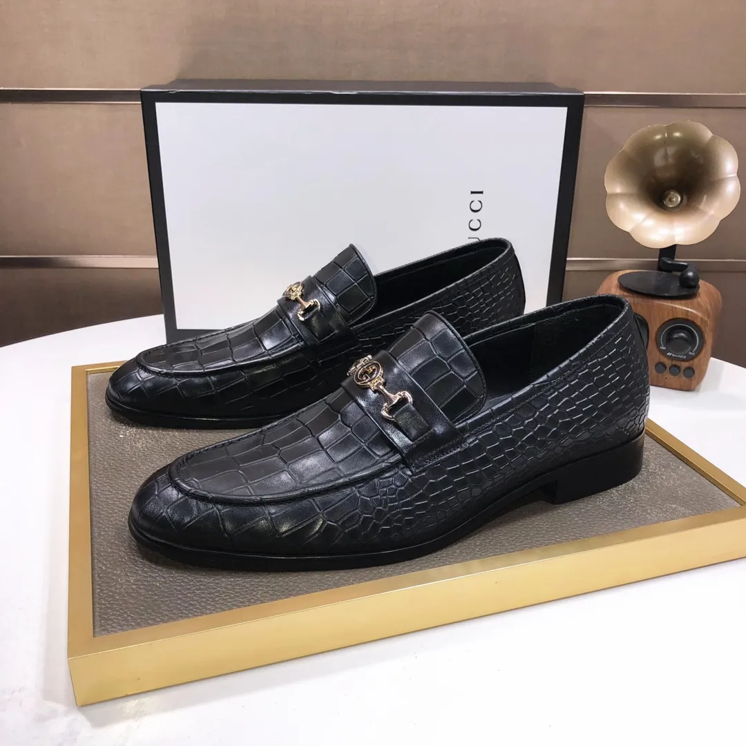 Men's shoes💰500💰Italy's top luxury men's shoe giant (GUCCI) (Gucci) (full cowhide lining) new arrival🍃Original European style🔰 Pleasant to the eye😍In order to make the shoes more durable and non-deformable🌀The production continues to follow traditional methods but there is still no lack of innovation💪Choose original sheepskin for the leather♻️ Smooth and natural And extra bright ⭐Made of imported cowhide, the first choice of rich people 38-45 (45 customized)